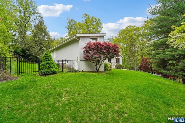 8 Union Hill Road, Denville Township, NJ 07834