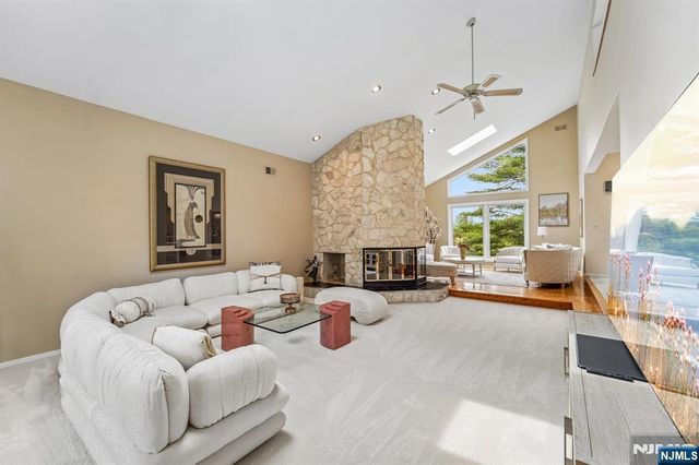 8 Union Hill Road, Denville Township, NJ 07834