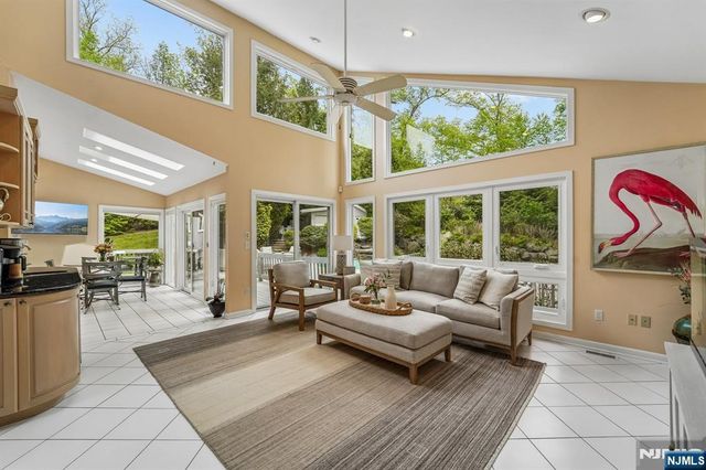 8 Union Hill Road, Denville Township, NJ 07834