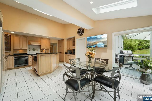 8 Union Hill Road, Denville Township, NJ 07834