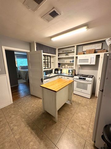 201 Mallory, Lindale, TX 75771