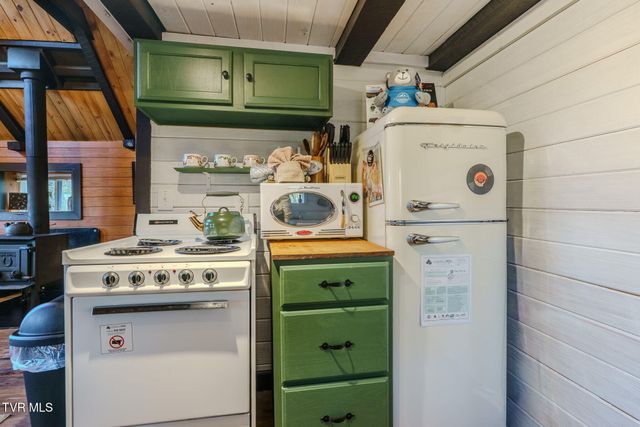 1878 Little Cove Road, Sevierville, TN 37862