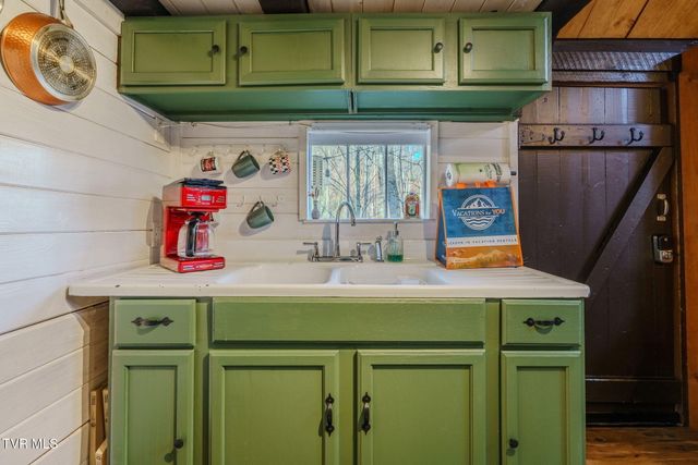 1878 Little Cove Road, Sevierville, TN 37862