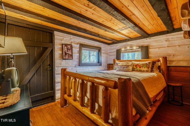 1878 Little Cove Road, Sevierville, TN 37862