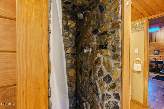 1878 Little Cove Road, Sevierville, TN 37862