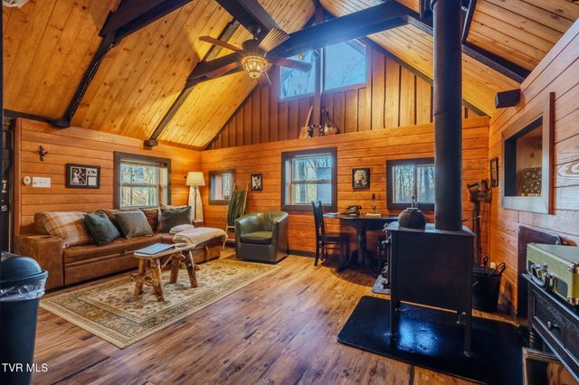 1878 Little Cove Road, Sevierville, TN 37862