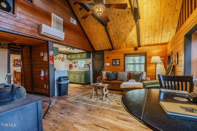 1878 Little Cove Road, Sevierville, TN 37862