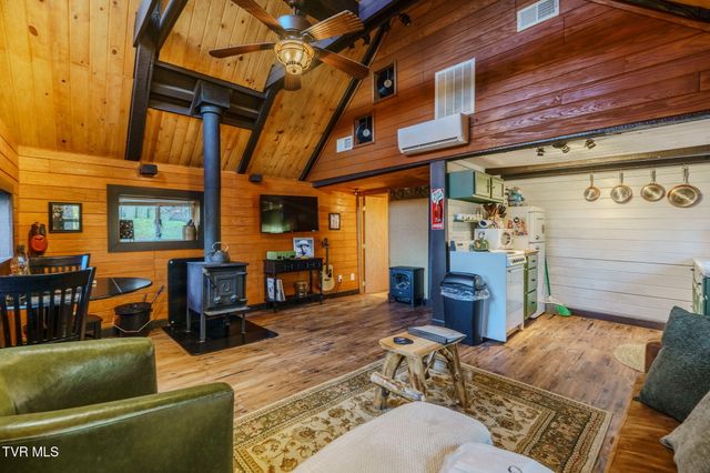 1878 Little Cove Road, Sevierville, TN 37862