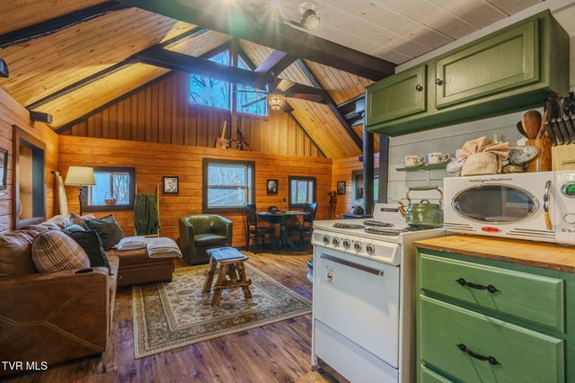 1878 Little Cove Road, Sevierville, TN 37862