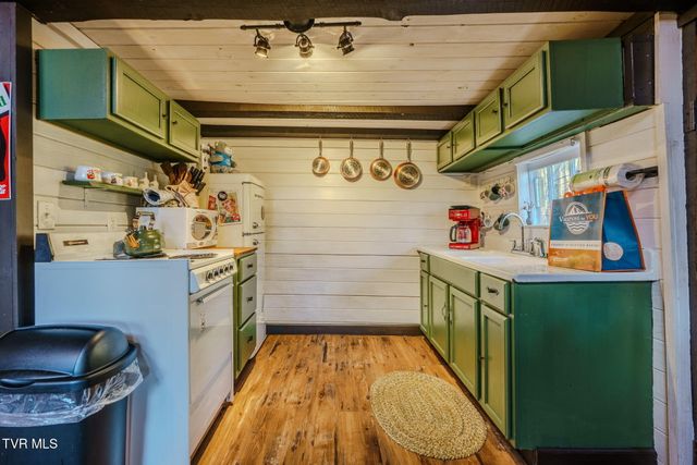 1878 Little Cove Road, Sevierville, TN 37862