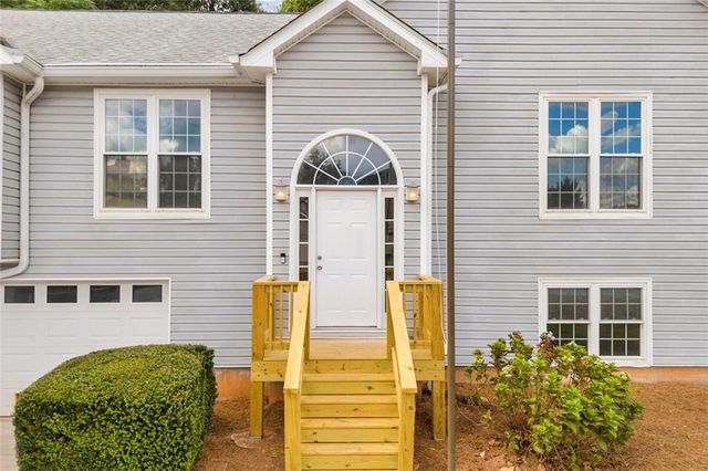 1170 Robert Pointe Way SE, Lawrenceville, GA 30045