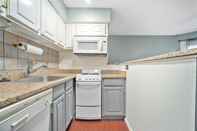 2314 Bamboo Drive I304, Arlington, TX 76006