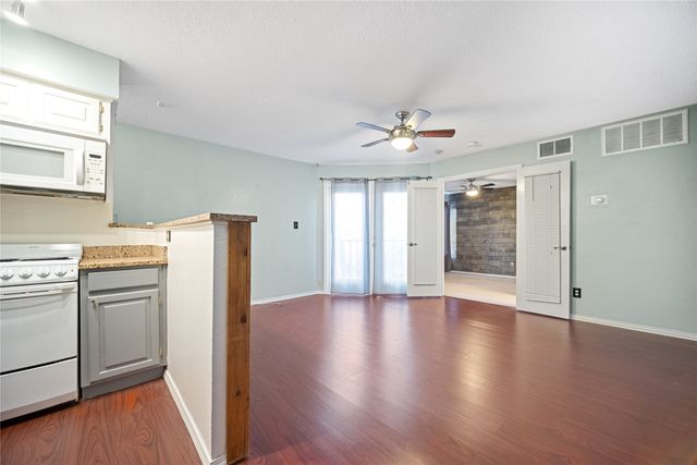 2314 Bamboo Drive I304, Arlington, TX 76006