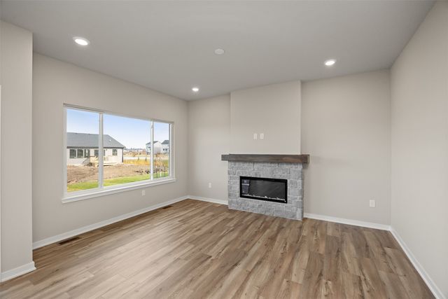 555 NW Compass Avenue, Waukee, IA 50263