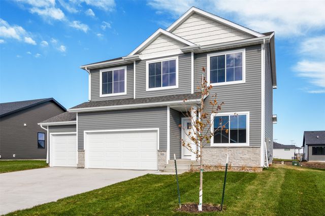 555 NW Compass Avenue, Waukee, IA 50263