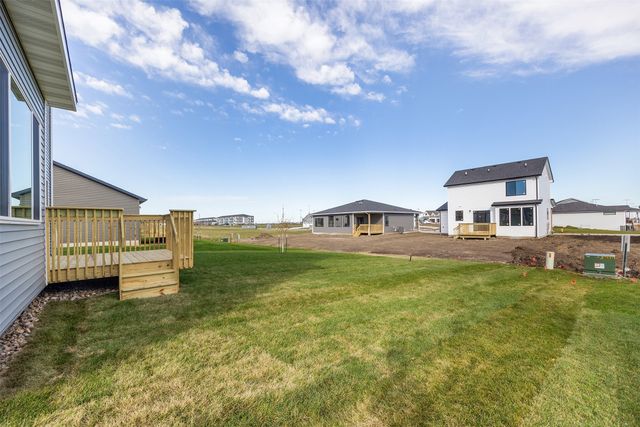 555 NW Compass Avenue, Waukee, IA 50263