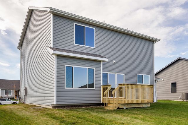 555 NW Compass Avenue, Waukee, IA 50263