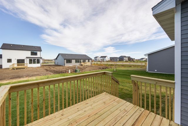 555 NW Compass Avenue, Waukee, IA 50263