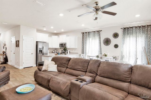 6001 Royal Port Ct, Pensacola, FL 32526