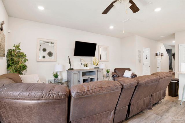 6001 Royal Port Ct, Pensacola, FL 32526