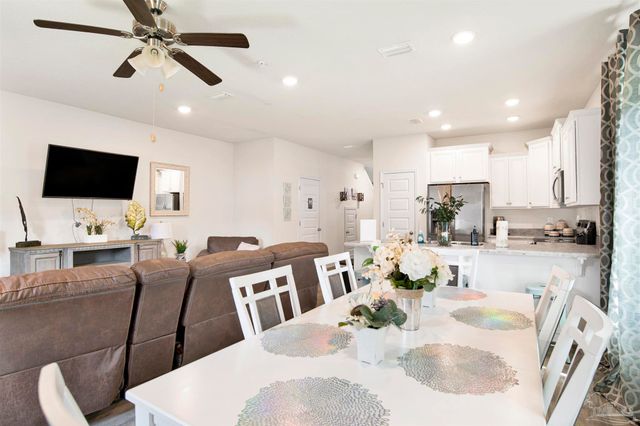 6001 Royal Port Ct, Pensacola, FL 32526