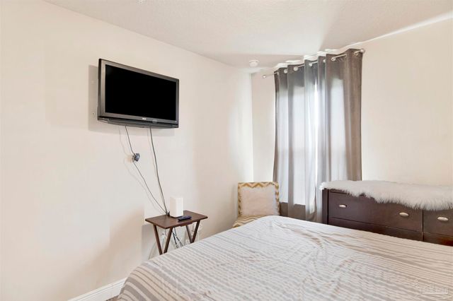 6001 Royal Port Ct, Pensacola, FL 32526