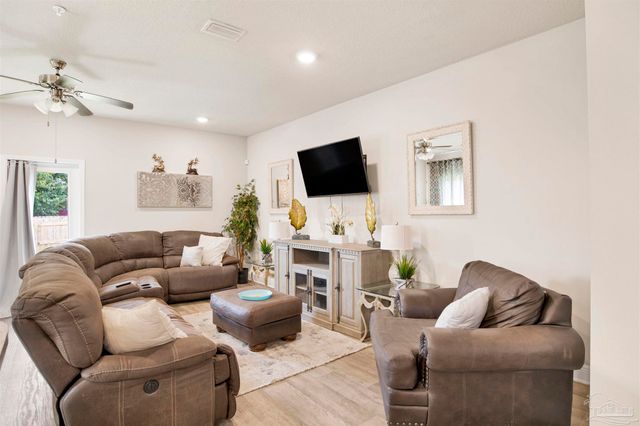 6001 Royal Port Ct, Pensacola, FL 32526