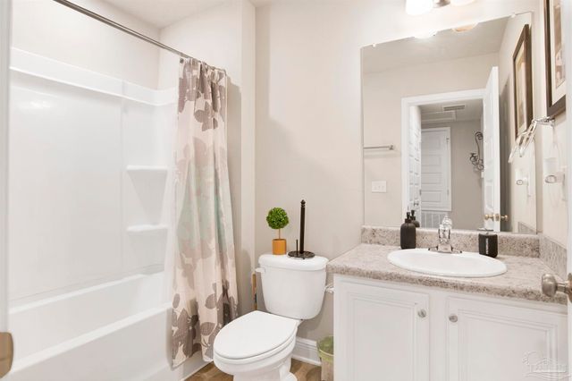 6001 Royal Port Ct, Pensacola, FL 32526