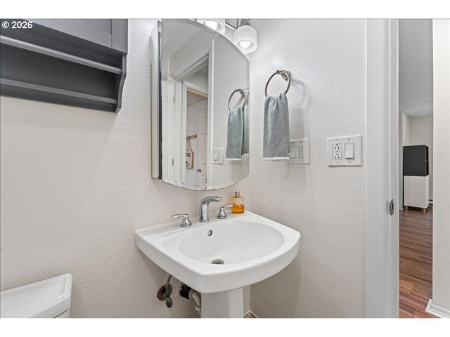 4904 Sw FRANKLIN Ave 2, Beaverton, OR 97005