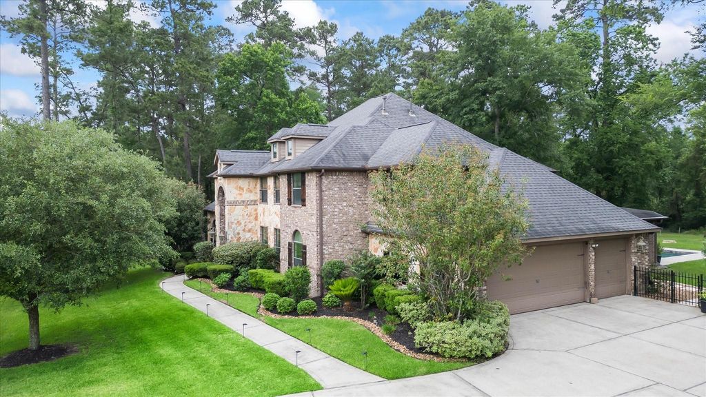 1270 Autumnwood Drive, Magnolia, TX 77354