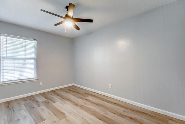 5122 W Bellfort Avenue, Houston, TX 77035
