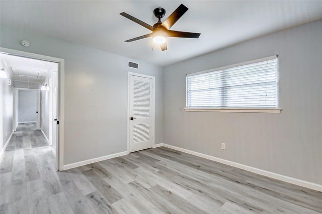 5122 W Bellfort Avenue, Houston, TX 77035