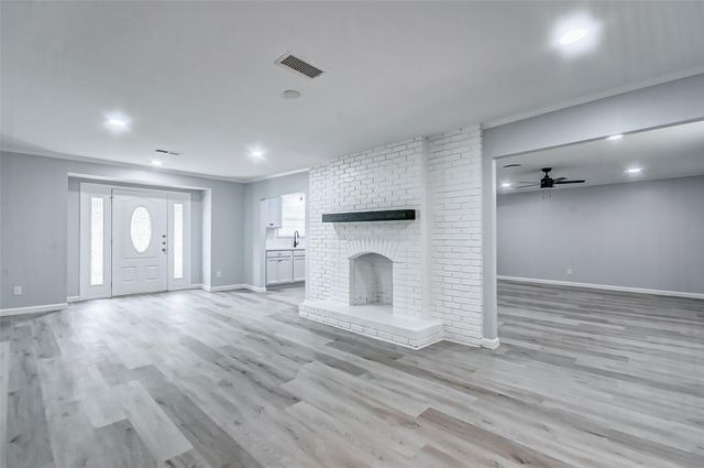 5122 W Bellfort Avenue, Houston, TX 77035