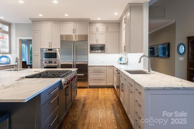 106 Woodglen Court, Flat Rock, NC 28731