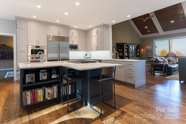 106 Woodglen Court, Flat Rock, NC 28731