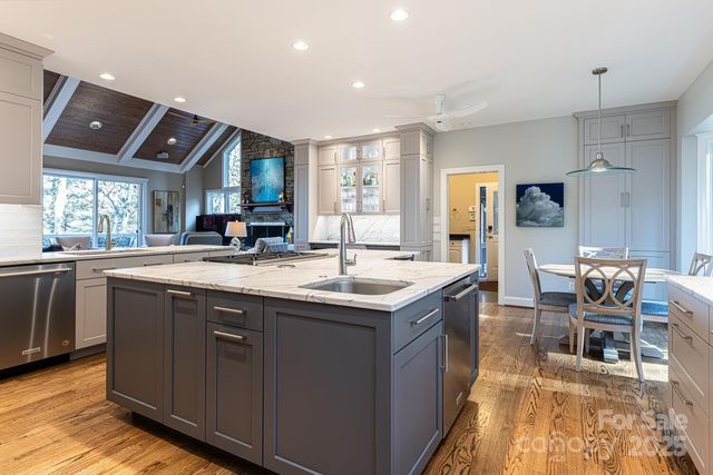 106 Woodglen Court, Flat Rock, NC 28731