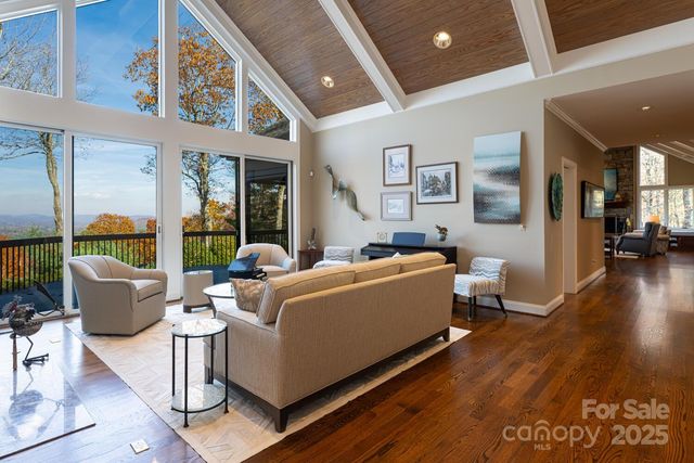 106 Woodglen Court, Flat Rock, NC 28731