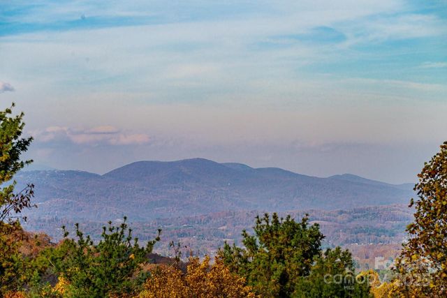 106 Woodglen Court, Flat Rock, NC 28731