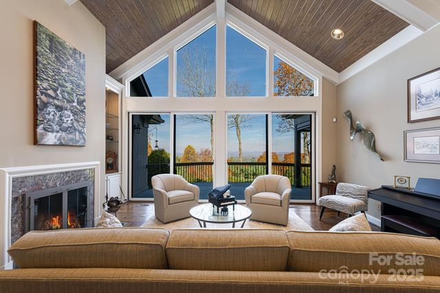 106 Woodglen Court, Flat Rock, NC 28731