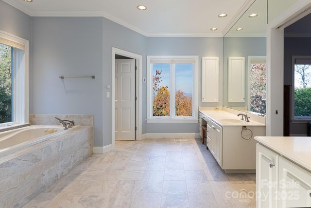 106 Woodglen Court, Flat Rock, NC 28731