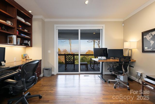 106 Woodglen Court, Flat Rock, NC 28731