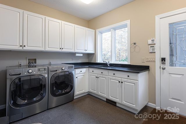 106 Woodglen Court, Flat Rock, NC 28731