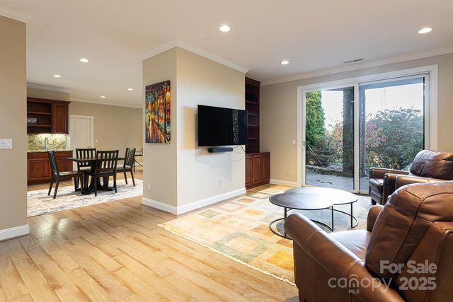 106 Woodglen Court, Flat Rock, NC 28731