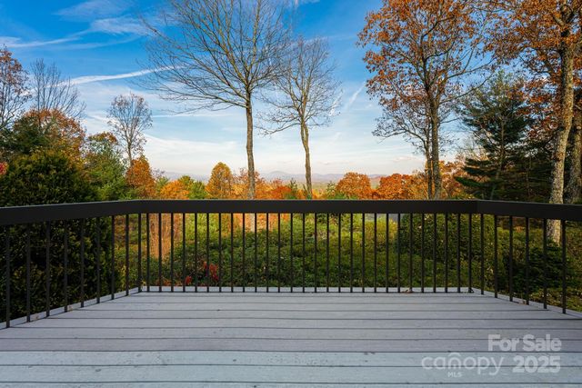 106 Woodglen Court, Flat Rock, NC 28731