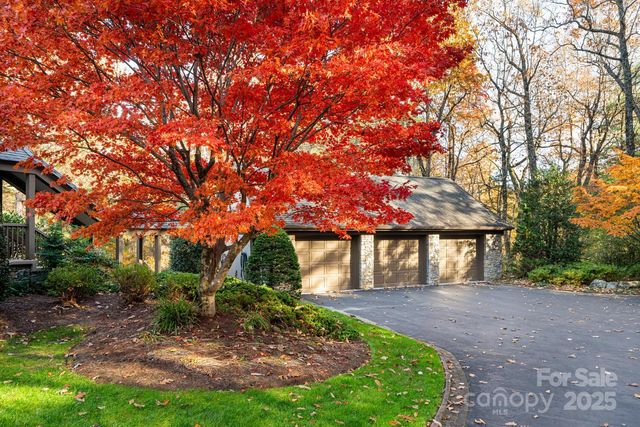 106 Woodglen Court, Flat Rock, NC 28731