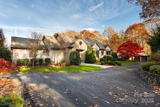 106 Woodglen Court, Flat Rock, NC 28731