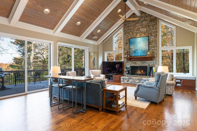 106 Woodglen Court, Flat Rock, NC 28731