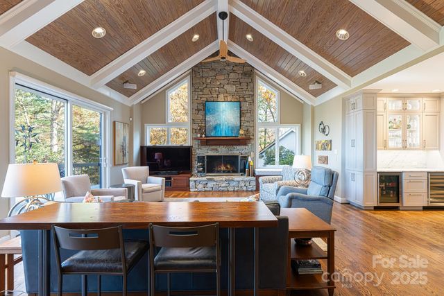 106 Woodglen Court, Flat Rock, NC 28731