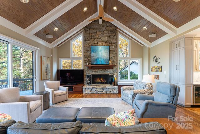 106 Woodglen Court, Flat Rock, NC 28731