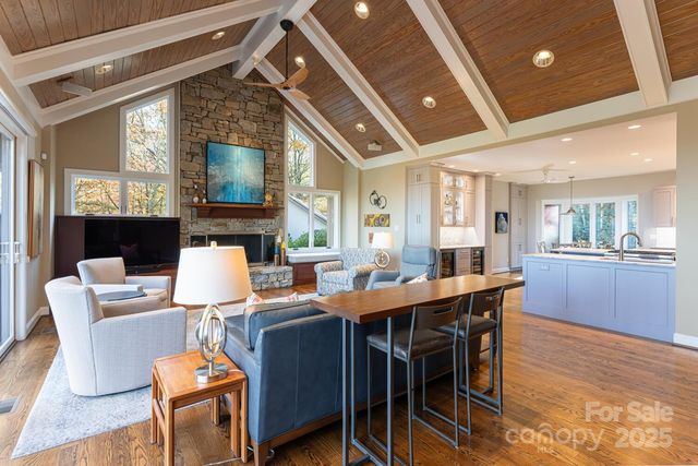 106 Woodglen Court, Flat Rock, NC 28731